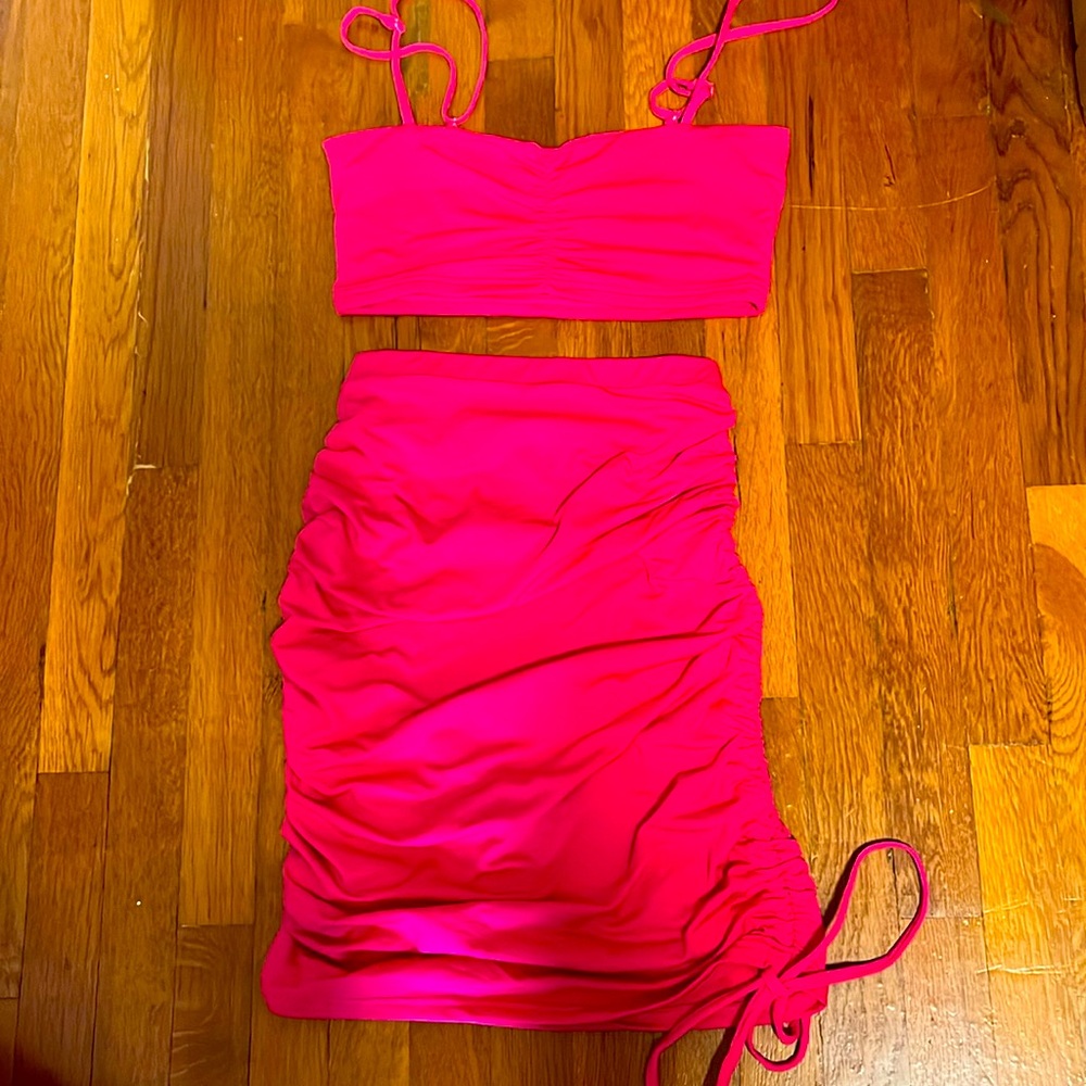 XL skirt & bra top set, hot pink. No tags. Never worn.